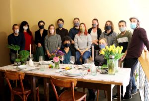 Restaurant aha-Team mit Maske
